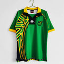 Camisa Jamaica Away II 1998/99 Kappa Retrô Masculina verde – uniforme clássico da seleção jamaicana com design histórico, escudo bordado e logo Kappa, ideal para colecionadores e fãs de futebol retrô."