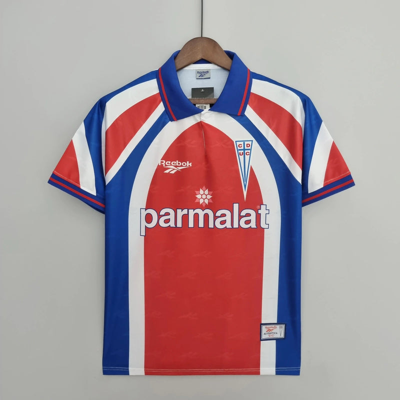 Camisa Retrô Universidad Católica Away II 1984/85 Reebok Masculina vermelha, uniforme histórico do futebol chileno com escudo da Católica no peito, design clássico retrô, ideal para torcedores e colecionadores.