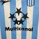 Camisa Racing Home I 1997/98 Topper Retrô Masculina na cor azul, uniforme histórico do Racing Club da Argentina, modelo masculino retrô temporada 1997/98, confortável e respirável para torcedores e colecionadores.