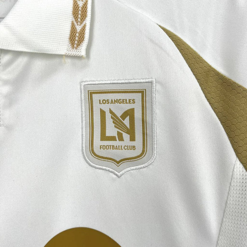 Criança vestindo o Kit Infantil Los Angeles FC Away II 2025/26 Adidas – Uniforme confortável e estiloso para treinos e lazer