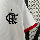 "Camisa Flamengo Away II 2024/25 Adidas Torcedor Masculina branca com detalhes em vermelho e preto, leve e respirável com tecnologia AEROREADY, ideal para jogos, treinos e torcedores Rubro-Negros