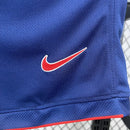 "Kit Infantil Estados Unidos Away II 2025/26 Nike, uniforme oficial com camisa e shorts, design moderno da seleção norte-americana, disponível dos 3-4 aos 12-13 anos."