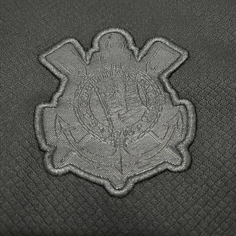"Kit Infantil Corinthians Away (2) 2024/25 Nike – camisa preta e shorts oficiais do Timão para crianças, uniforme completo confortável e de alta qualidade."
