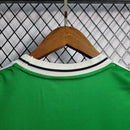 Camisa Irlanda do Norte Home I 2022/23 Adidas masculina verde com detalhes em branco e azul, gola careca, mangas curtas e tecido leve respirável para torcedores"