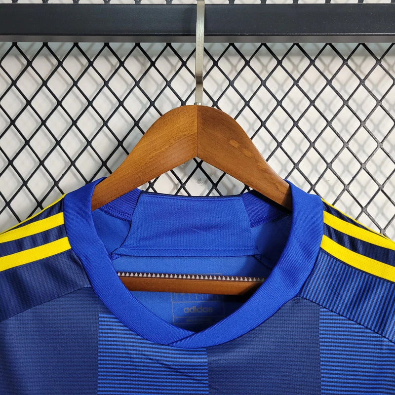 "Camisa Boca Juniors Home (1) 2023/24 Adidas Torcedor Masculina azul com faixa amarela, escudo bordado e tecnologia AEROREADY"
