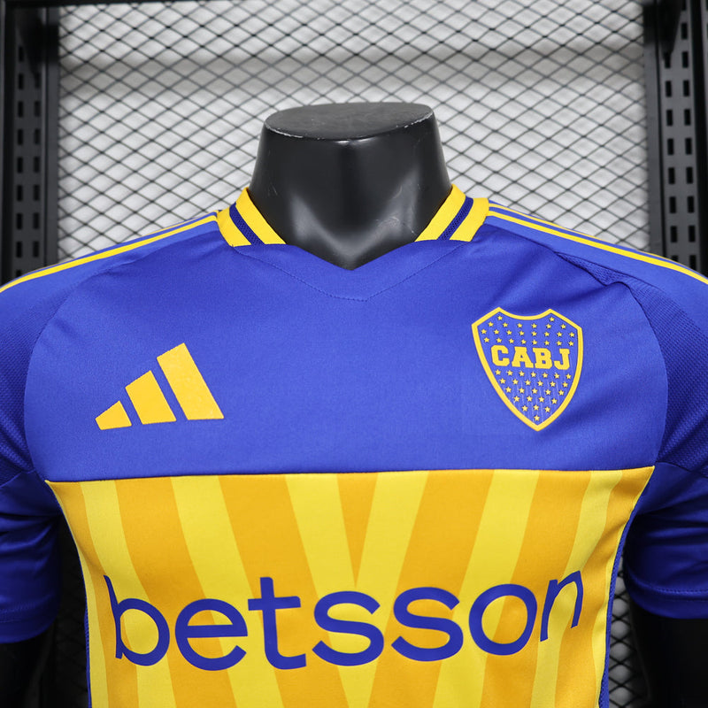 Camisa Boca Juniors Home 2024/25 Jogador Masculina Adidas oficial azul marinho com faixa amarela e escudo bordado, versão Player usada pelos atletas