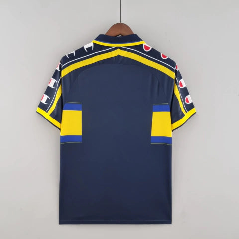 Camisa Parma Third III 1999/00 Retrô Masculina Azul com escudo bordado, design clássico e visual autêntico inspirado na terceira camisa do clube italiano.”