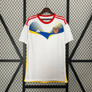 Camisa Venezuela Away II 2024/25 Adidas Torcedor Masculina branca, com detalhes em vinho e azul, tecido leve e respirável, ideal para torcedores da Vinotinto
Camisa Venezuela Away II 2024/25
Camisa Venezuela Adidas branca masculina
Camisa Vinotinto Away 2024/25
Camisa seleção venezuelana masculina
Camisa Venezuela torcedor masculina
Camisa Venezuela futebol 2024/25
Uniforme Venezuela Away Adidas
Camisa Vinotinto masculina branca