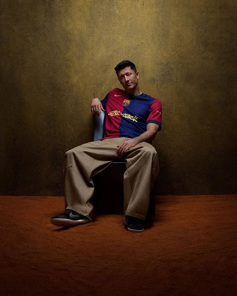 Camisa Barcelona Edição Travis Scott 2025/26 Torcedor Vermelha/Azul