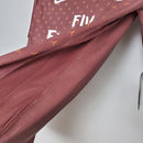 Camisa PSG Away II 2006/07 Nike Retrô Masculina Vinho, uniforme clássico alternativo do Paris Saint-Germain com design elegante e escudo bordado, ideal para colecionadores e torcedores apaixonados.