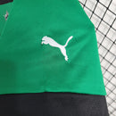 Camisa Sassuolo Home I 2022/23 Puma Torcedor Masculina Verde e Preta com listras verticais, escudo do clube e design clássico para torcedores apaixonados.”
