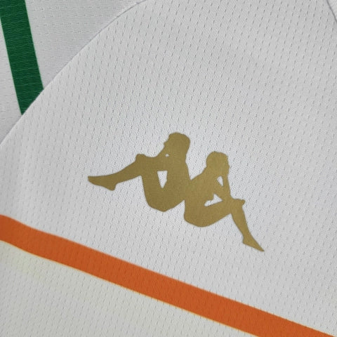 Camisa Venezia Away II 2022/23 Kappa Torcedor Masculina Manga Longa Branca com detalhes dourados e verdes, escudo do clube e design elegante inspirado na moda italiana.”