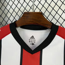 Texto alternativo para imagem:
Camisa River Plate Away (2) 2002/04 Adidas Retrô Masculina vermelha com faixa diagonal branca, detalhes em preto, escudo bordado do River Plate e logo Adidas, modelo histórico anos 2000.

