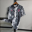 Camisa Juventus Pré-Jogo 2023/24 Adidas Torcedor Masculina - Branca e Preta