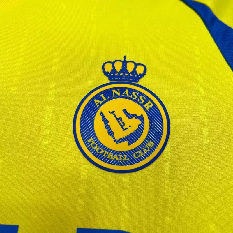 Camisa Al-Nassr Home I 2024/25 Torcedor Masculina, amarela com detalhes em azul, tecido leve e confortável, uniforme oficial do clube saudita para torcedores
