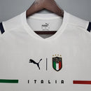 Camisa Itália Away II 2021/22 Puma Torcedor masculina, branca, com escudo da seleção italiana no peito e detalhes sutis da Puma, feita em tecido leve e respirável, modelo com caimento confortável, ideal para treinos, jogos e torcer com estilo.”