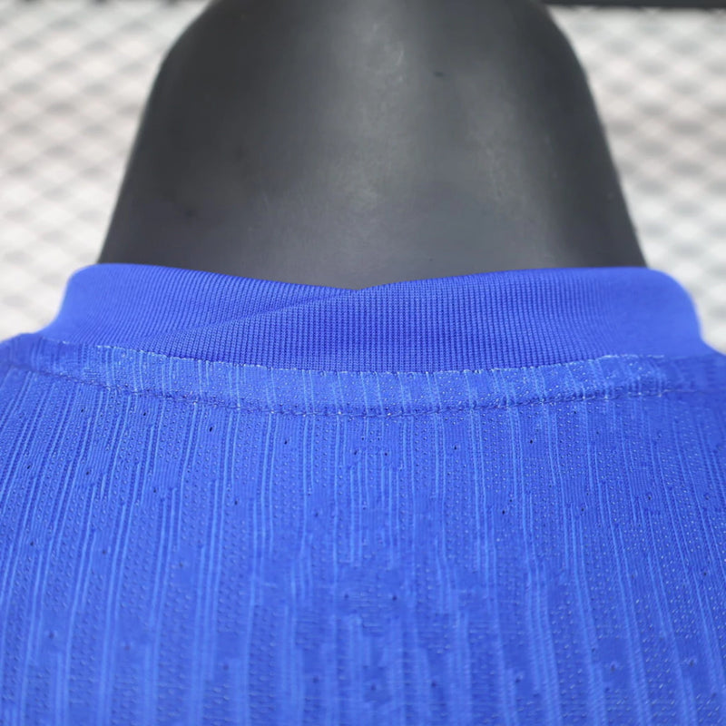 Camisa Estados Unidos Away II 2024/25 Nike Jogador Masculina azul, uniforme torcedor USA soccer, versão jogador com ajuste atlético, escudo bordado e tecido leve Dri-FIT ADV."
camisa Estados Unidos 2024/25 jogador
camisa USA soccer Away azul
camisa seleção EUA versão jogador
uniforme Nike Estados Unidos masculina