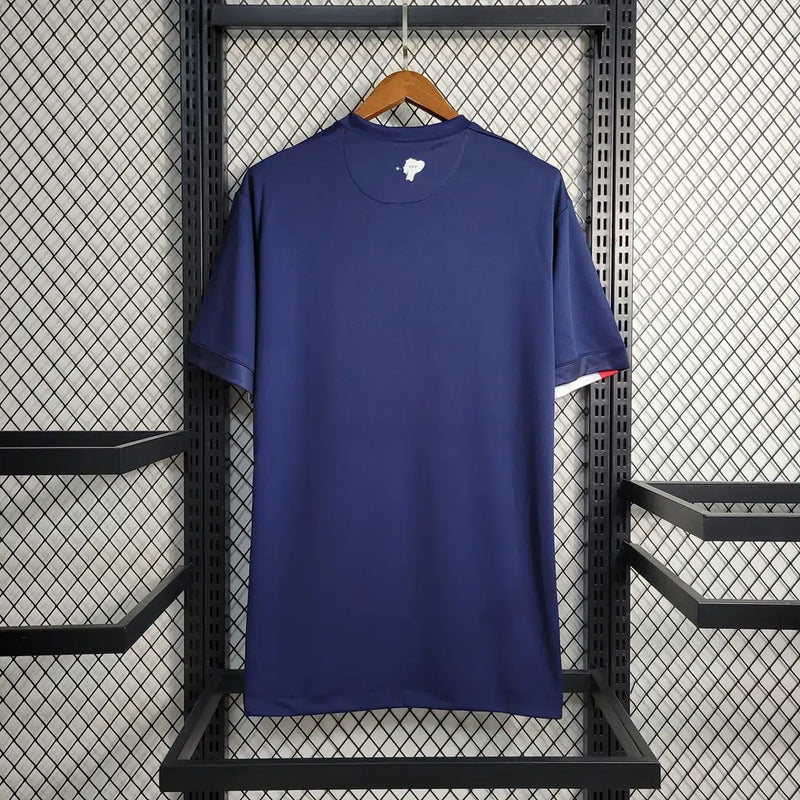 Camisa Equador Home I 2022/23 Torcedor Masculina azul, uniforme da seleção equatoriana La Tri, escudo bordado, design moderno e tecido leve e respirável."
camisa Equador 2022/23 azul
camisa seleção Equador masculina
camisa de futebol Equador La Tri
uniforme Equador 2022