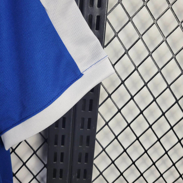 Camisa Al-Hilal '67th Anniversary' 2024/25 Puma Torcedor Masculina azul com escudo comemorativo de 67 anos bordado e logo da Puma, modelo oficial do futebol saudita.