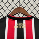 Camisa São Paulo Away II 2024/25 New Balance Torcedor Masculina branca com detalhes em vermelho e preto, leve e respirável, ideal para jogos, treinos e torcedores do Tricolor Paulista."