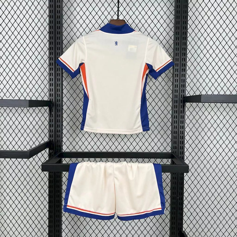 Camisa infantil Chelsea Away 2024/25 Nike bege com detalhes em azul versão torcedor