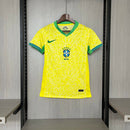 Camisa Brasil Home 2024/25 Torcedora Feminina oficial, cores da seleção brasileira, escudo bordado, tecido leve e respirável