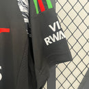 Camisa Arsenal Away 2024/25 Adidas Torcedor Masculina - modelo preto, uniforme de visitante dos Gunners, design moderno com escudo do clube e logo Adidas em destaque.