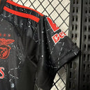 Kit Infantil Benfica Away II 2024/25 Adidas com camisa e shorts oficiais, uniforme alternativo em tecido leve e confortável para jovens torcedores, produto licenciado ideal para treinos e lazer.