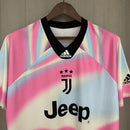 Camisa Juventus 2019/20 Adidas Retrô Masculina rosa, escudo da Juventus bordado no peito, gola redonda clássica e detalhes em preto e branco.