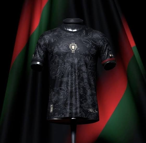 Camisa Seleção portuguesa Edição The Siu CR7 23/24 - Torcedor Masculina - Preta com detalhes em vermelho