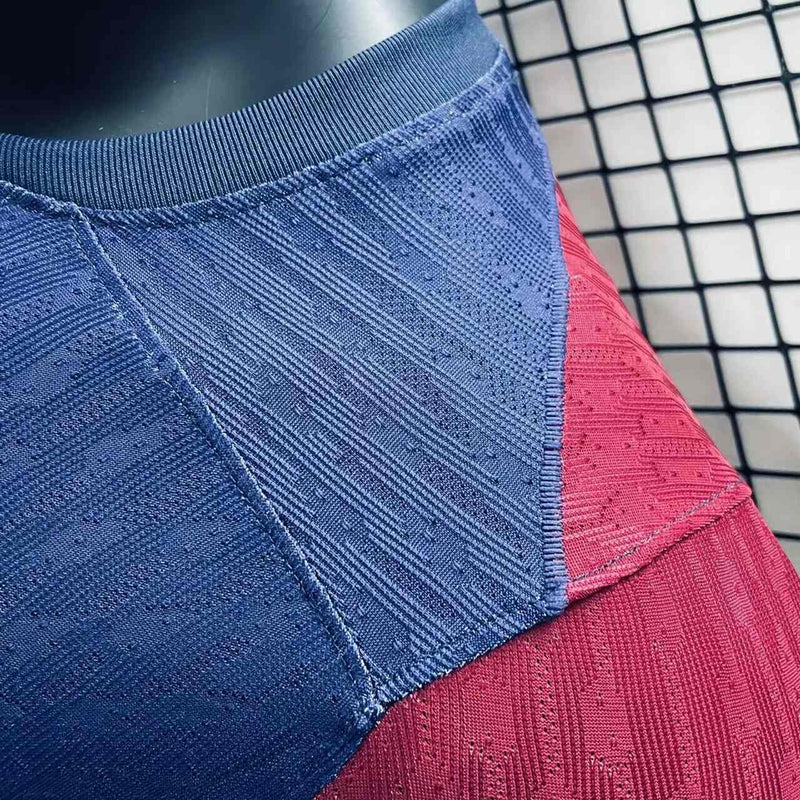 Camisa Barcelona Home 2024/25 Jogador Masculina Nike oficial azul e grená com escudo bordado, versão player usada pelos atletas