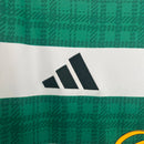 Camisa Celtic Home I 2025/26 Adidas Torcedor Masculina Branca e Verde, design clássico com listras tradicionais, conforto e tradição do Celtic Football Club.”