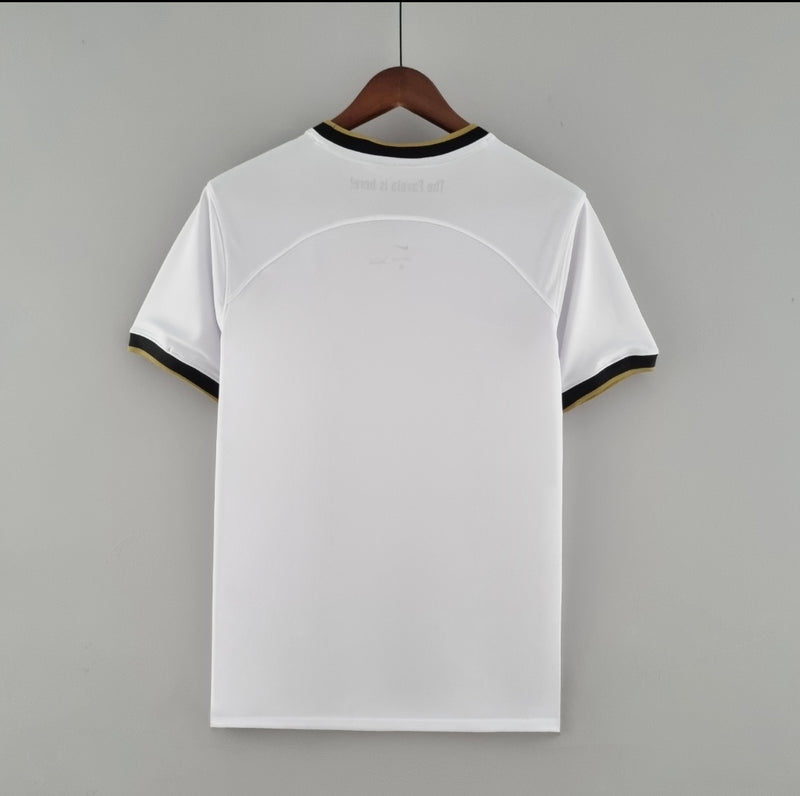 Camisa Corinthians Home I 2022/23 Nike torcedor masculina branca com detalhes pretos, escudo do clube no peito e logotipo da Nike, modelo para torcedores"