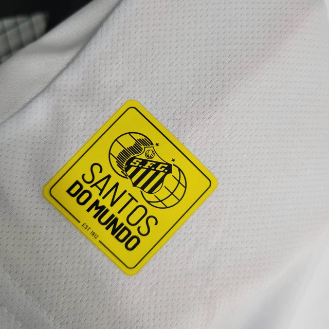 Kit Infantil Santos Home (1) 2025/26 Umbro oficial – uniforme completo com camisa branca tradicional e short, ideal para pequenos torcedores do Peixe"
