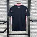 Camisa torcedor masculina do Palermo modelo Away 2025/26 Puma, preta com detalhes em rosa e escudo retrô bordado."
