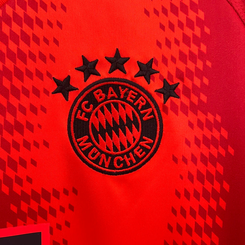 Camisa Bayern de Munique Home 2024/25 Torcedor Masculina Adidas oficial vermelha com escudo bordado e detalhes em branco