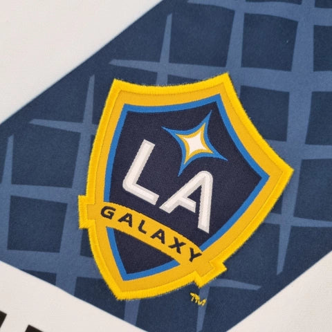 Camisa Los Angeles Galaxy Home I 2011/12 Adidas Retrô Masculina Branca, uniforme histórico da MLS, faixa diagonal azul, Beckham, Donovan, Keane, Waze Mix"