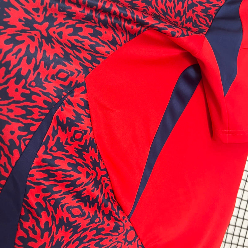 Camisa Costa Rica Home I 2024/25 Adidas Torcedor Masculina vermelha com detalhes em branco e azul, design inspirado na bandeira costarriquenha, confeccionada em tecido leve e respirável para máximo conforto, camisa Costa Rica 2024 vermelha
camisa Costa Rica home 2024/25 masculina
camisa seleção Costa Rica Adidas
camisa torcedor Costa Rica masculina
camisa oficial Costa Rica Adidas 2024
camisa de futebol Costa Rica vermelha
camisa da seleção da Costa Rica 2024
camiseta Costa Rica masculina Adidas
camisa Cos