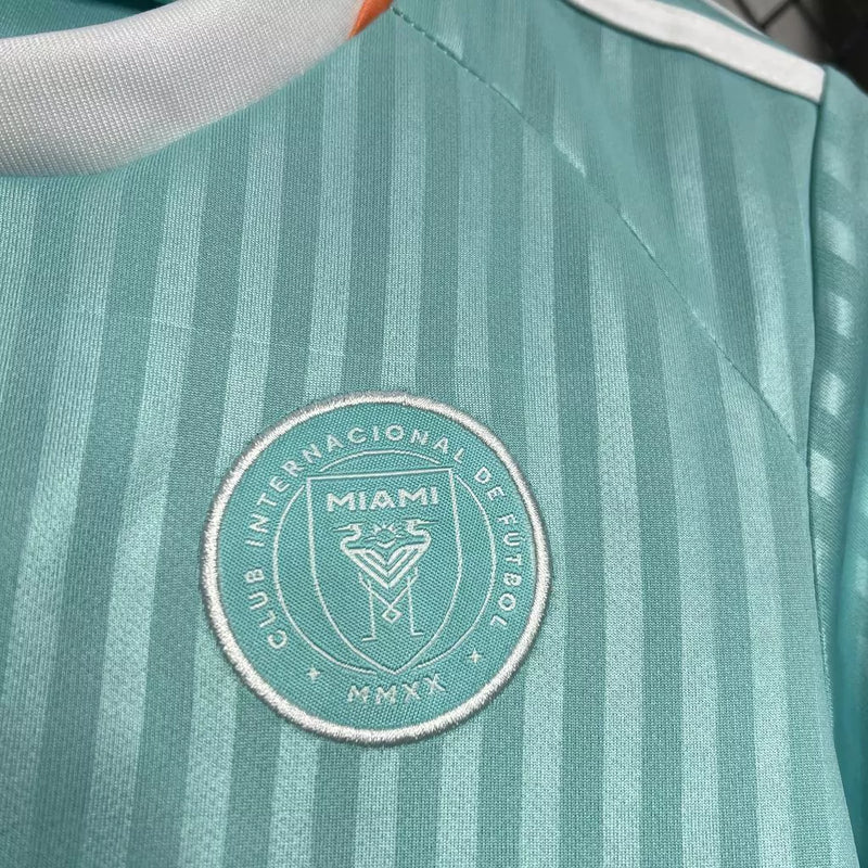 Kit Infantil Inter Miami Third III 2024/25 Adidas oficial, camisa com cores alternativas e escudo do Inter Miami CF em destaque, shorts combinando, uniforme completo para crianças de 3 a 13 anos"
