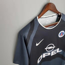 Camisa PSG Third III 2001/02 Nike Retrô Masculina Preta e Azul, uniforme histórico do Paris Saint-Germain, design clássico e elegante ideal para colecionadores e torcedores.”