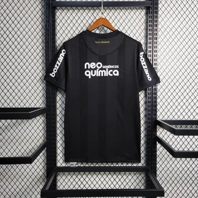 Camisa preta do Corinthians temporada 2010 com detalhes brancos