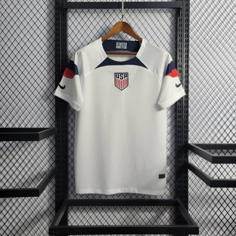 "Camisa Estados Unidos Home I 2022/23 Nike Torcedor Masculina branca, uniforme principal USA soccer, escudo da seleção bordado, tecido leve e respirável, corte masculino."
camisa Estados Unidos 2022/23 branca
camisa USA soccer Home masculina
camisa seleção EUA torcedor
uniforme principal Estados Unidos Nike