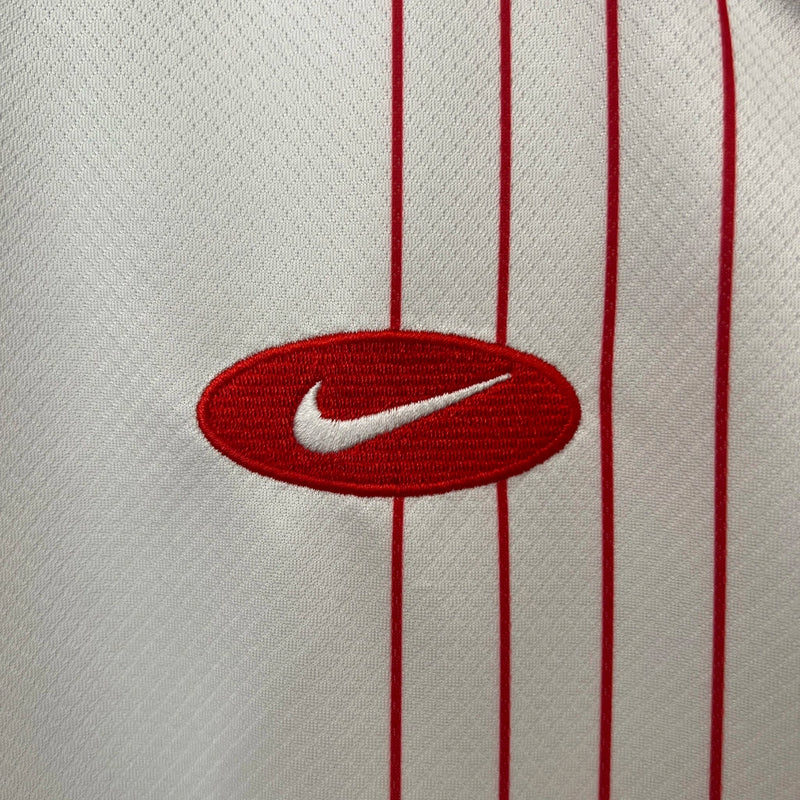 Camisa Canadá Away II 2024/25 Nike masculina branca com detalhes vermelhos, gola careca e tecido leve respirável para torcedores"