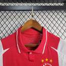 "Camisa Ajax Home (1) 2024/25 Adidas Torcedor Masculina oficial, branca com faixa vermelha central, escudo bordado e logo Adidas, versão torcedor da temporada 24/25."