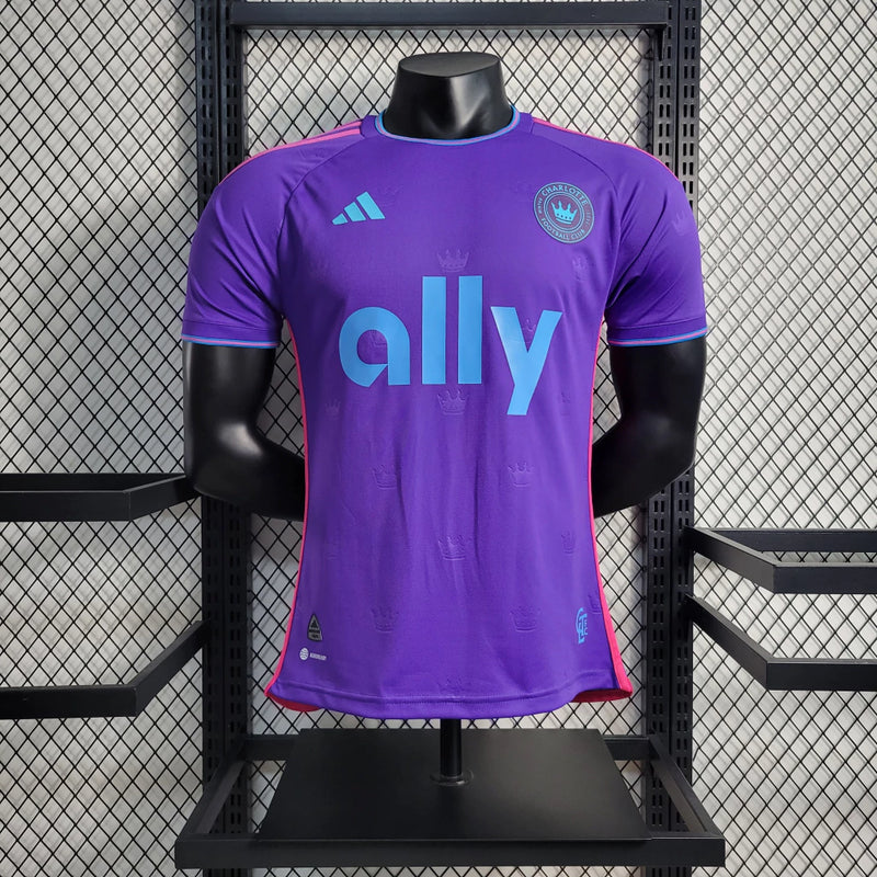 Camisa Charlotte FC Away II 2023/24 Adidas Jogador Masculina Roxa, versão player issue, MLS, escudo em silicone, tecnologia HEAT.RDY, Waze Mix"