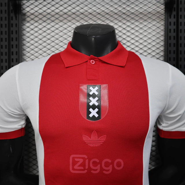 Camisa Ajax 125 Anos 2024/25 Adidas Jogador Masculina edição especial branca com faixa vermelha e detalhes dourados, escudo comemorativo bordado, modelo oficial player issue."