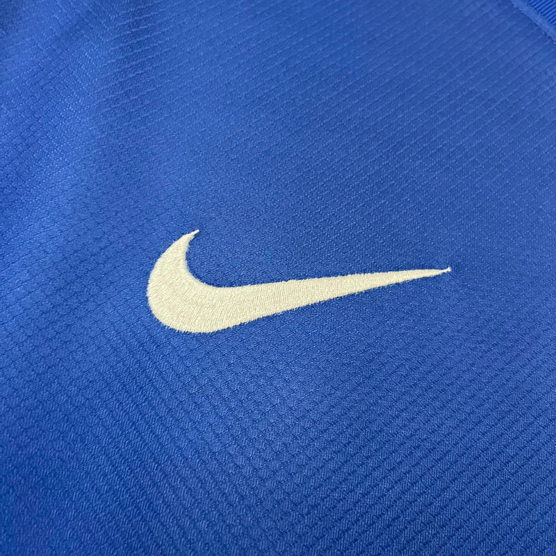 Camisa Estados Unidos Away II 2024/25 Nike masculina azul, uniforme torcedor USA soccer, detalhes em branco e vermelho, tecido leve e respirável, corte masculino."
camisa Estados Unidos 2024/25 azul
camisa USA soccer Away masculina
camisa seleção EUA torcedor
uniforme Estados Unidos 2024