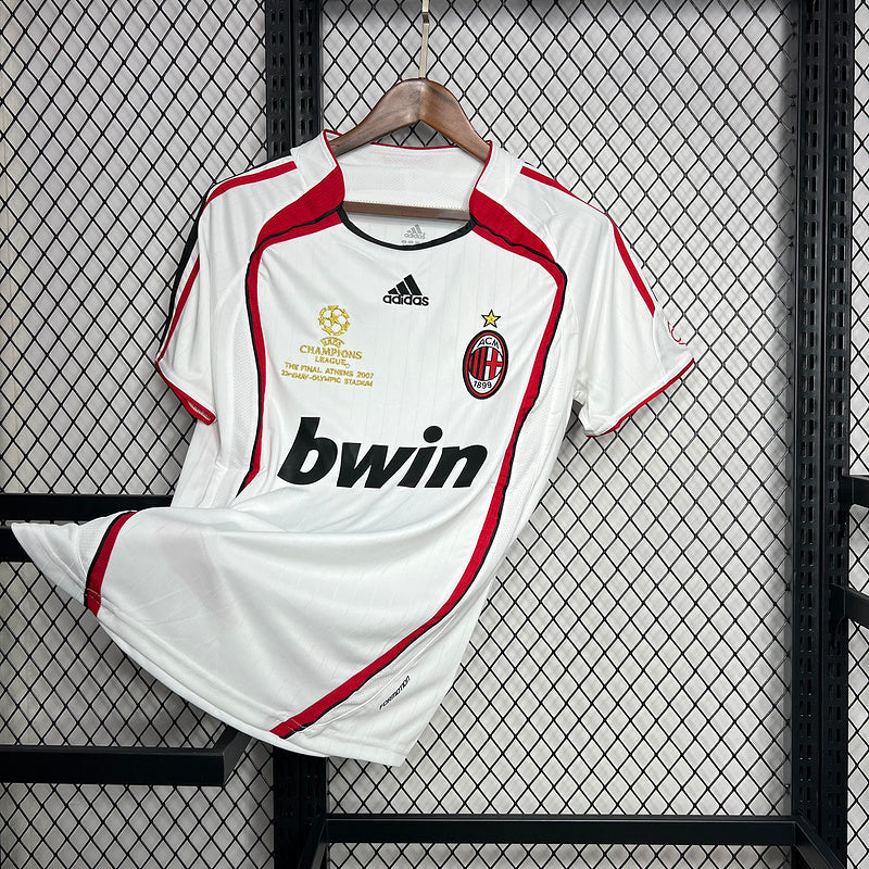 Camisa Retrô Milan 2006/2007 - Masculina Adidas - Branca com detalhes em vermelho