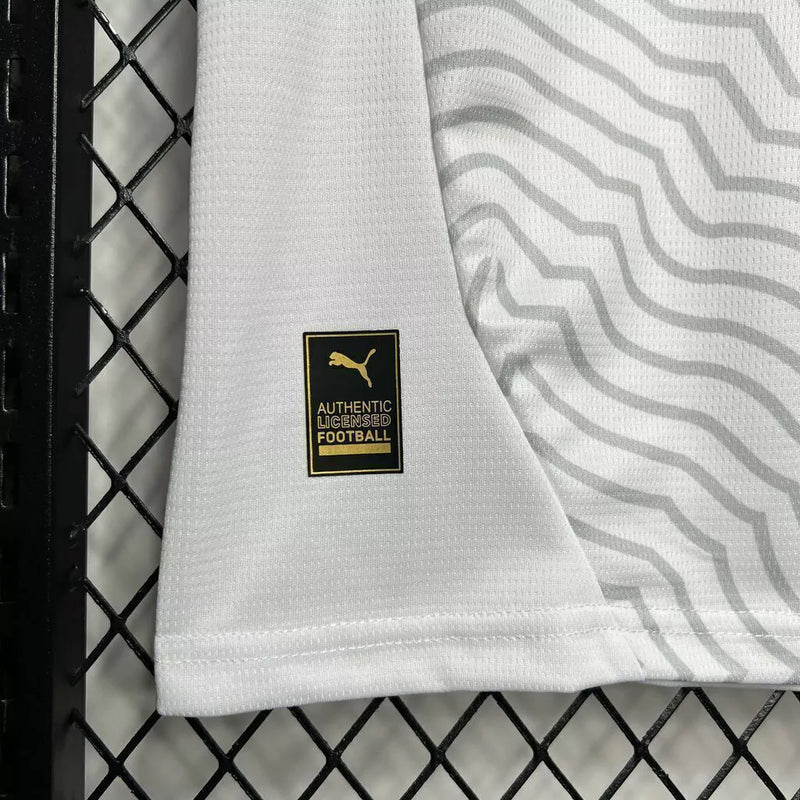 Camisa Al-Hilal (2) Away 2024/25 Puma Torcedor Masculina com escudo oficial bordado e logo da Puma, modelo de visitante do clube de futebol saudita.