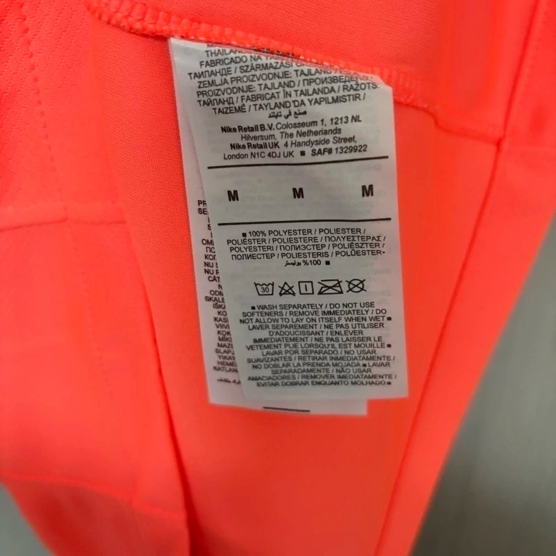 Camisa Barcelona Third III 2025/26 Nike Torcedor Masculina, uniforme oficial laranja com design moderno, disponível nos tamanhos P ao XGG para torcedores culés."